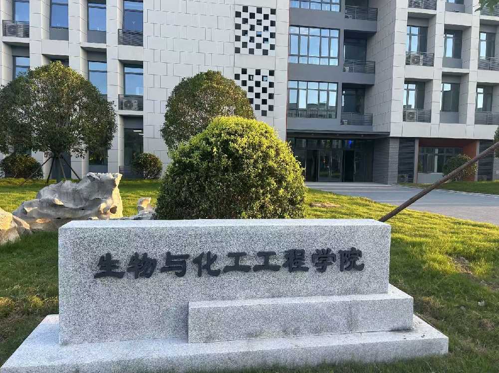 大祥区扬州职业大学体育场高杆灯项目